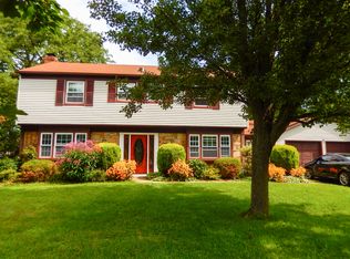5 Hadley Ct, Stony Brook, NY 11790