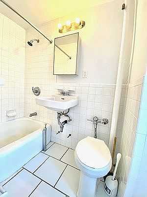 3rd image of 936 W End Ave #G11f