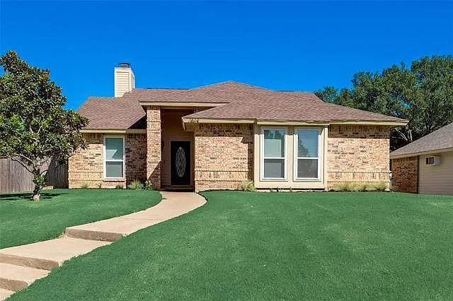 1512 Nevada Dr — Photo 2