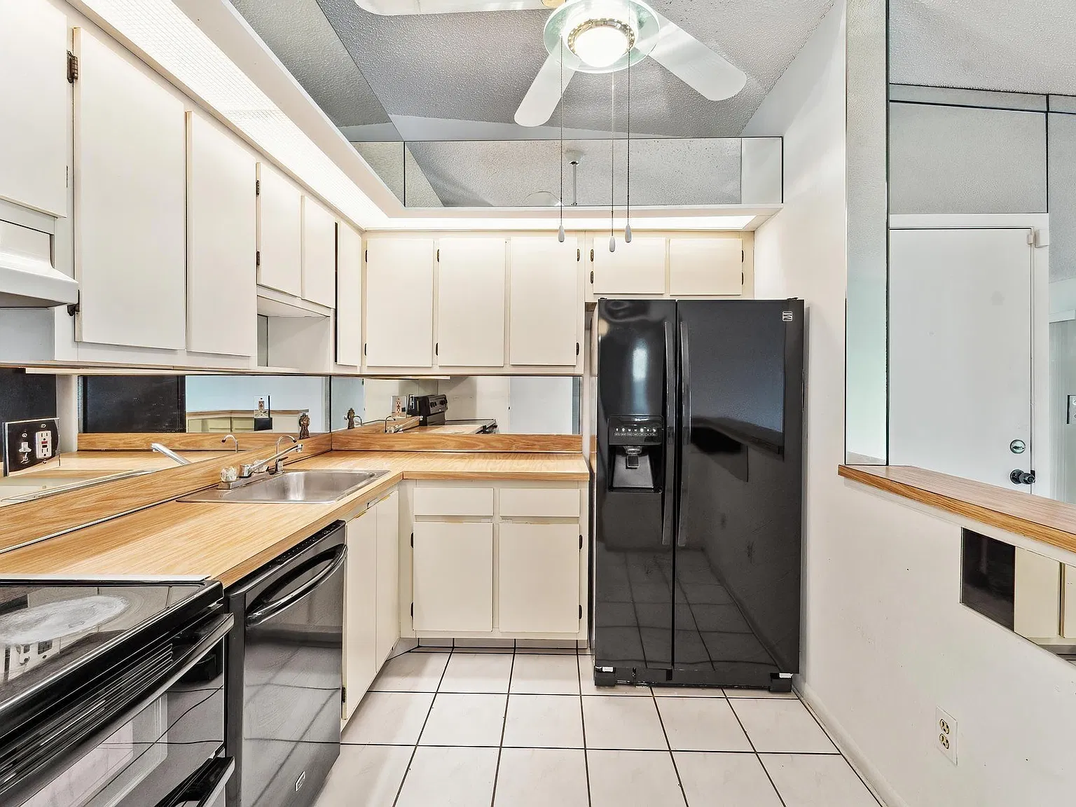 Condominium D Unit 211 Bldg D3 — Photo 3