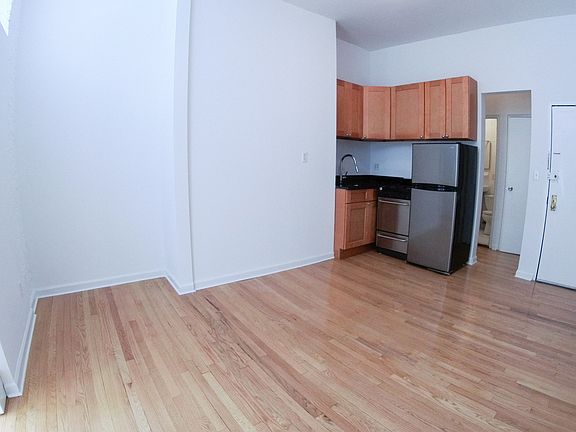 5th image of 271 E 10th St #4