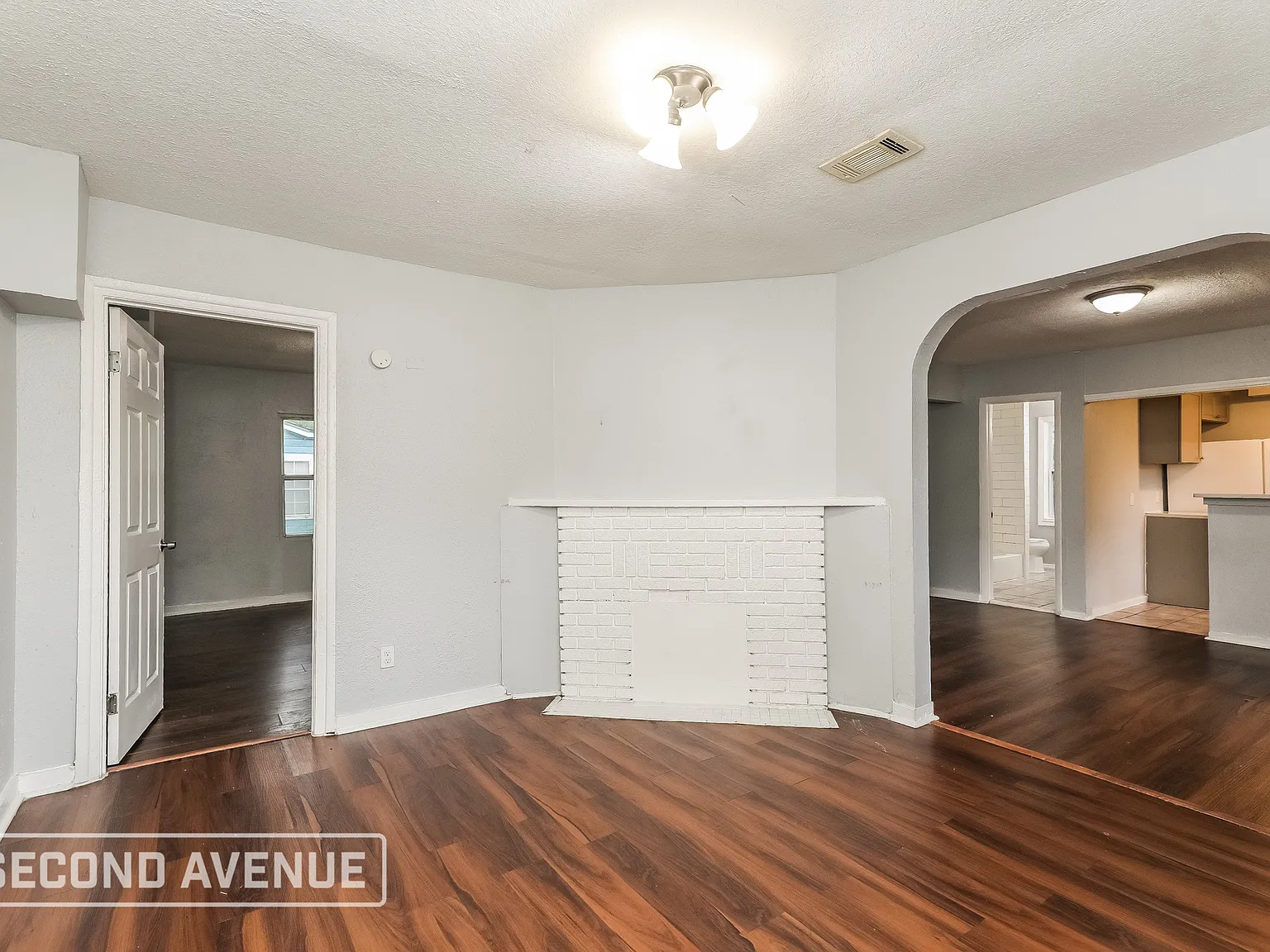 3 bed, 2.0 bath, 1296 sqft, $1,350 — Photo 4