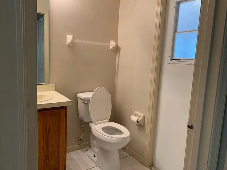 1098 Elmsford St NW — Photo 27