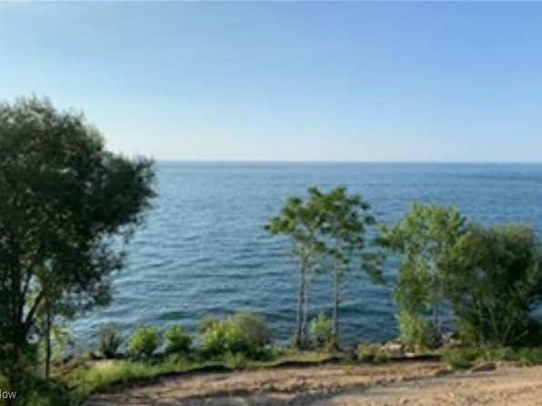 10211 Lake Shore Blvd, Bratenahl, OH 44108