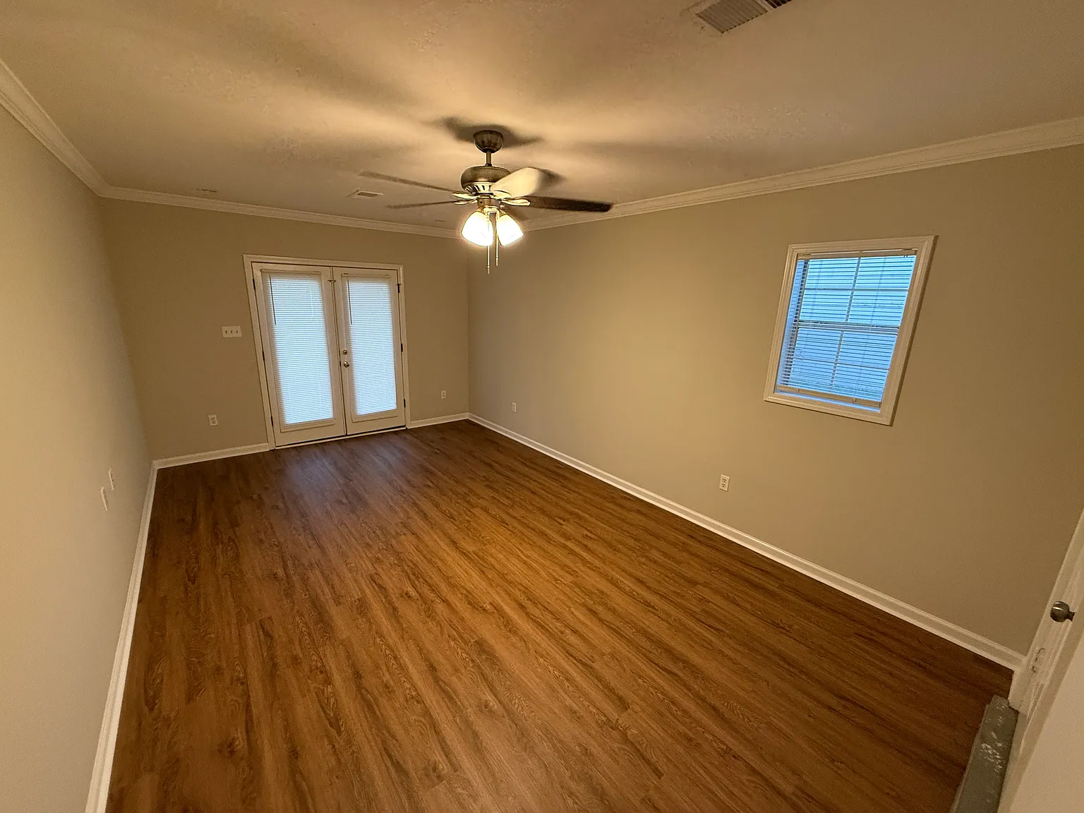 3 bed, 1352 sqft, $1,850 — Photo 2