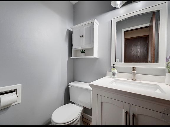 4th image of 989 Tioga Ct