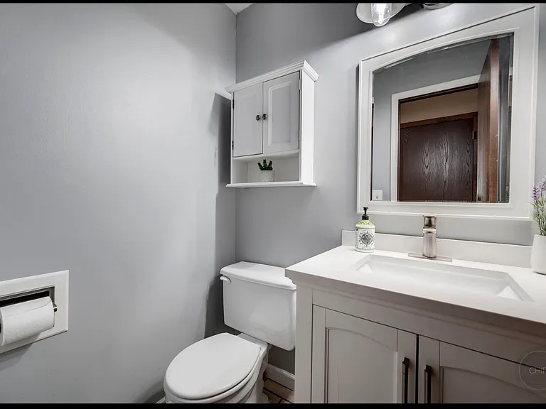 989 Tioga Ct — Photo 6