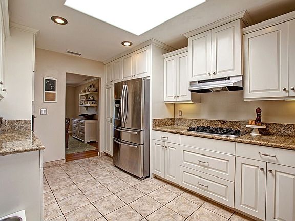 4th image of 3205 Nile St