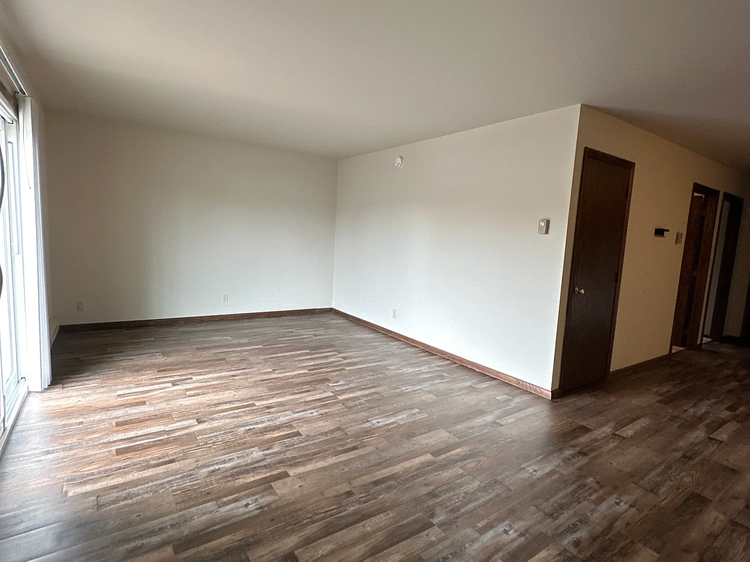 2703 Thomas Dr — Photo 4