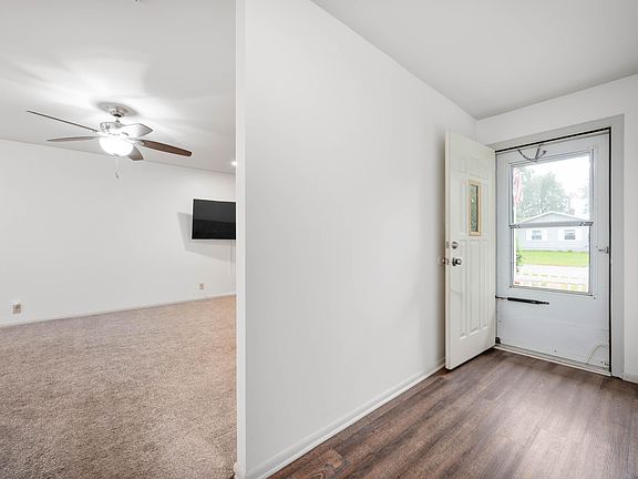 3rd image of 102 Clover Ln