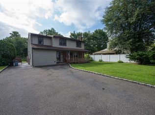 98 Old Country Rd, Deer Park, NY 11729