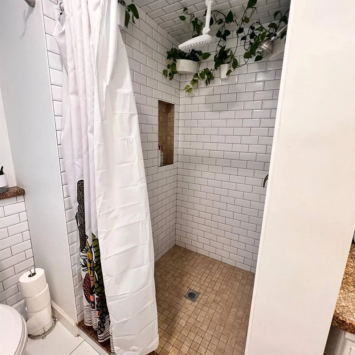 1 bed, 1.0 bath, 690 sqft, $1,350 — Photo 2
