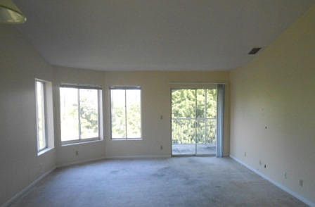 3rd image of 815 W Boynton Beach Boulevard #201