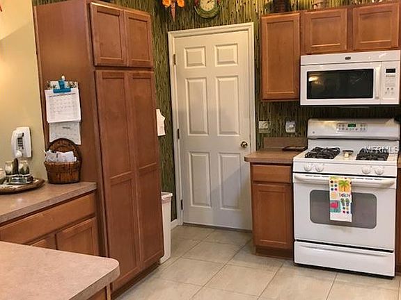 5th image of 958 Cambridge Ct