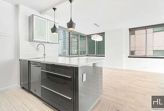 4th image of 235 E 40th St #D34