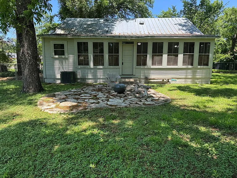 509 W Creek St — Photo 6