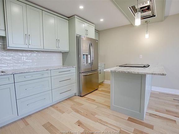 5th image of 111 Riverside Dr E #1607