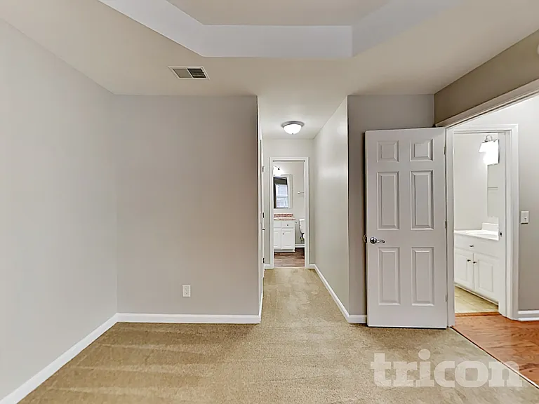229 Montclaire Cir — Photo 8