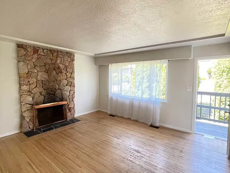 100 Sea Ave — Photo 2