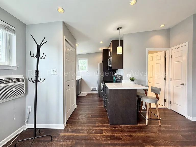 340 E. Cambourne. — Photo 8