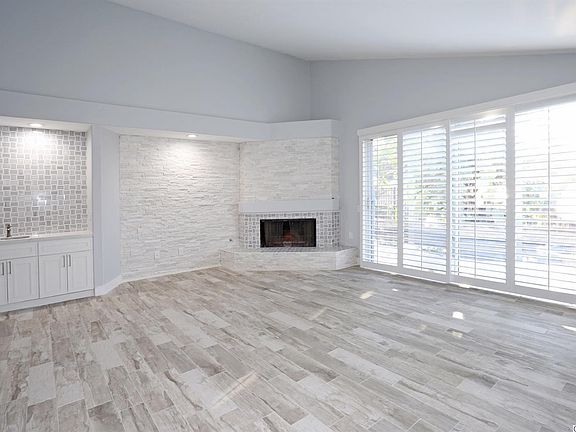 3rd image of 4351 Park Arroyo #25