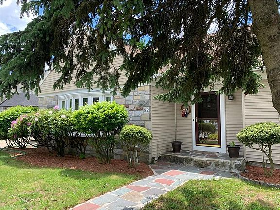 3rd image of 82 Killingly St