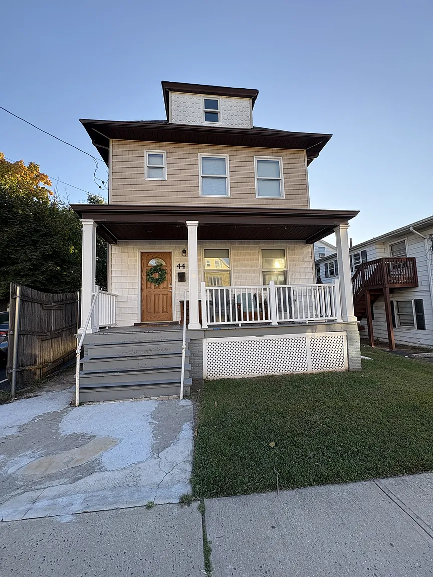 44 Wyckoff St photo 1