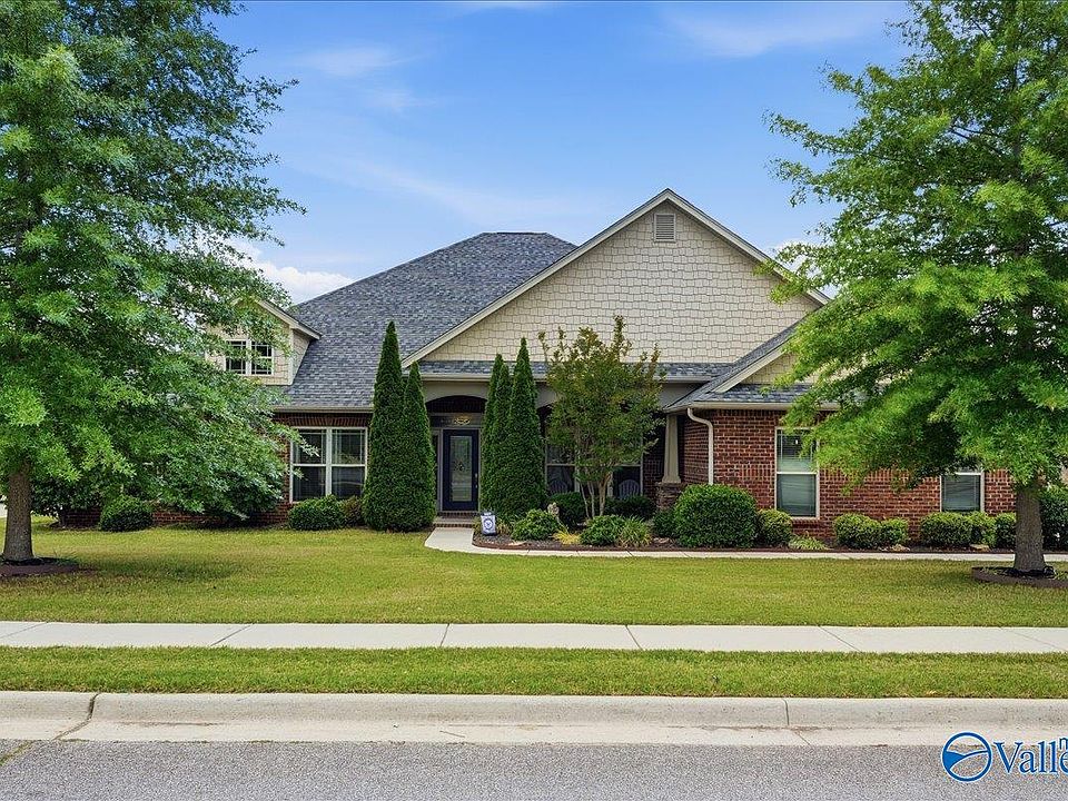 1st image of 214 Maplebrook Dr