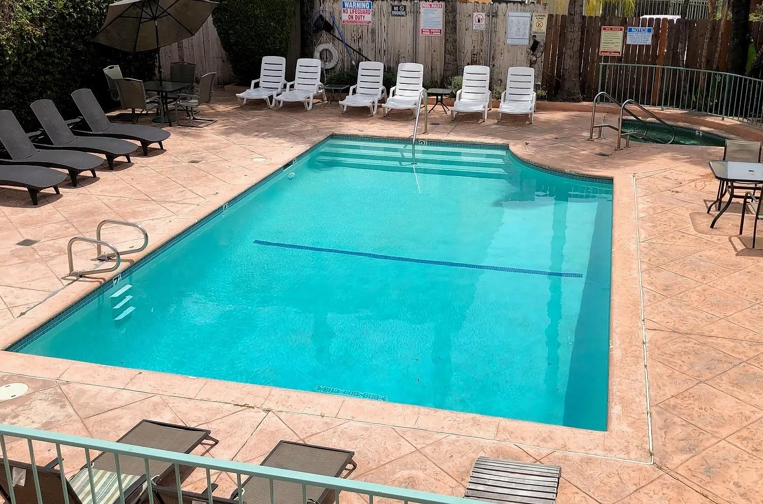 Courtyard at Sherman Oaks — Photo 4