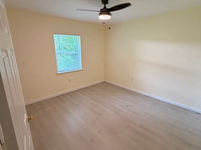 305 W Country Club Dr — Photo 8