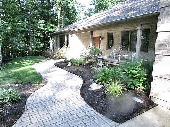 2nd image of 237 Stacey Hollow Dr
