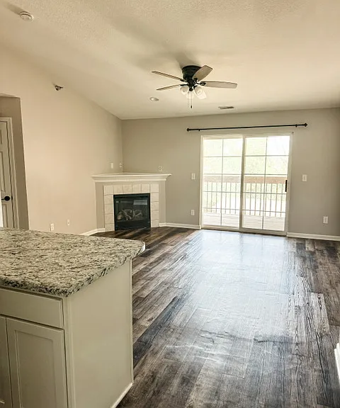 10131 Sutton Dr — Photo 2