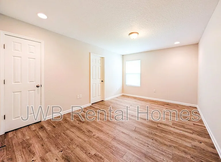 3126 Lowell Ave — Photo 5