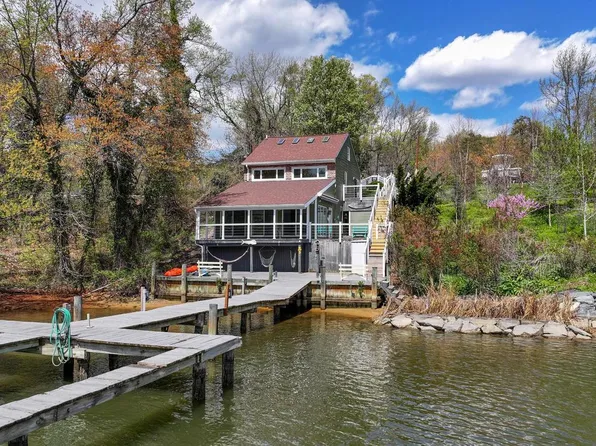 811 Long Cove Rd, Glen Burnie, MD 21060