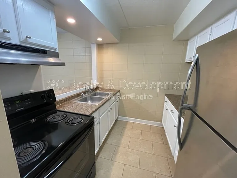 255 Uteg St #4 — Photo 4