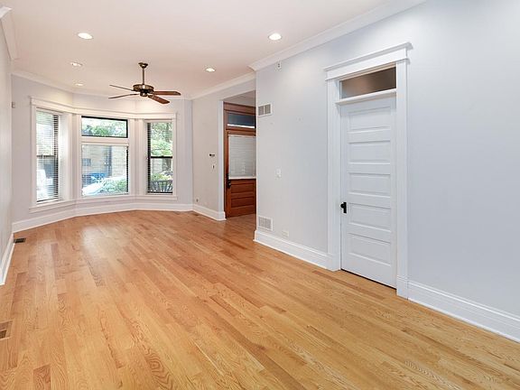 3rd image of 3527 N Hermitage Ave #1