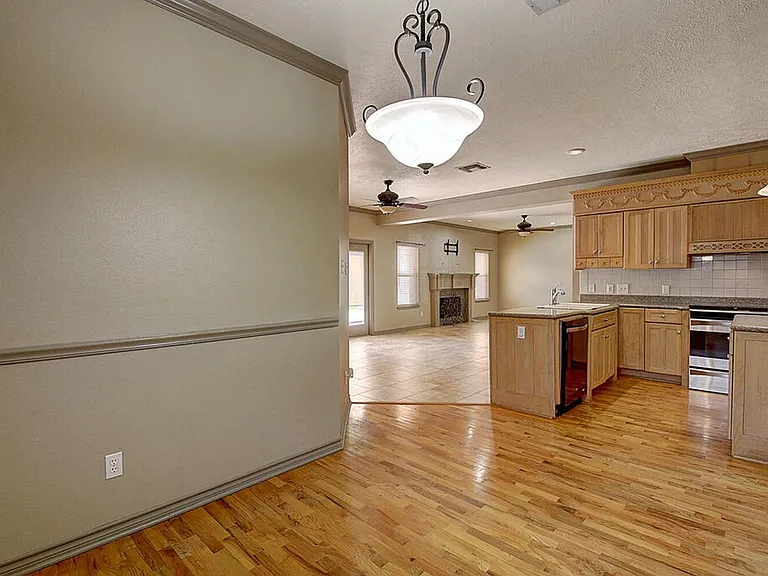 7642 Dallas St — Photo 23