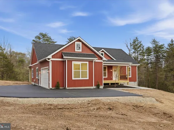 831 Avanti Dr, Bunker Hill, WV 25413
