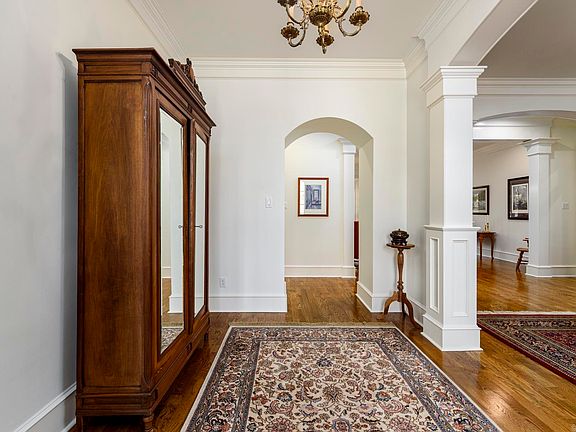 4th image of 33 Alba Ln