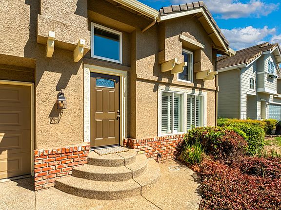 2nd image of 153 Sutcliffe Cir