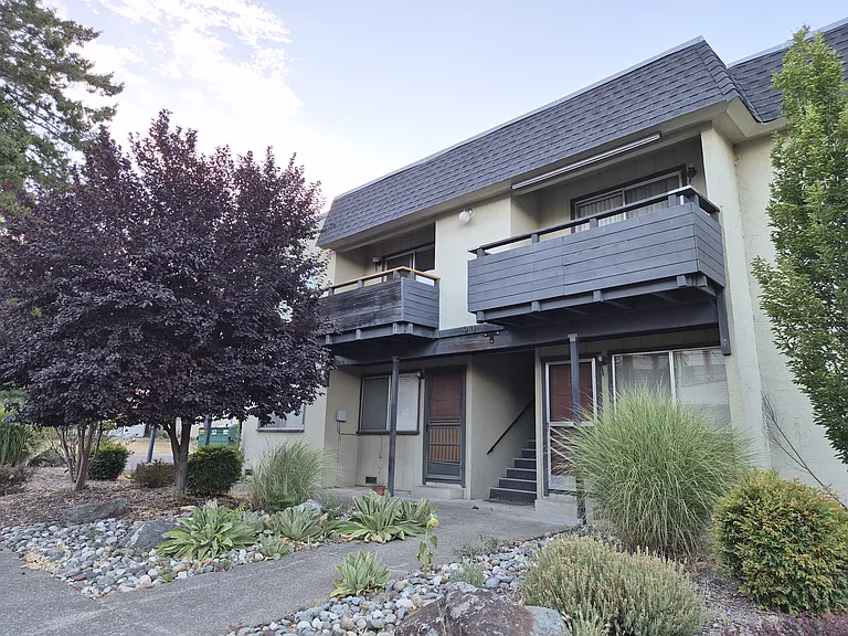 910 W Church St #3 — Photo 22