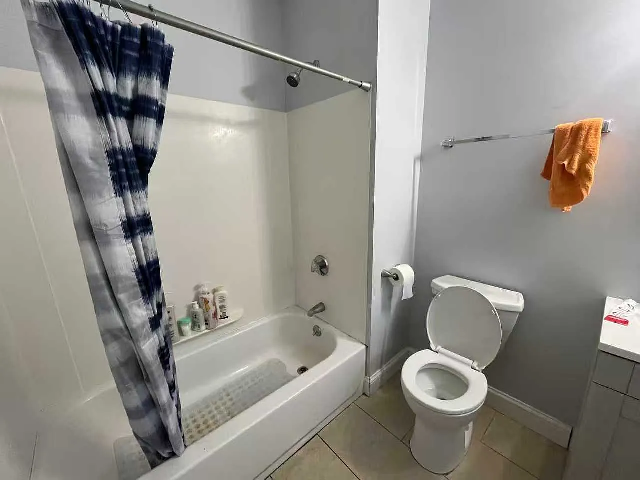 4 bed, 2100 sqft, $975 — Photo 3