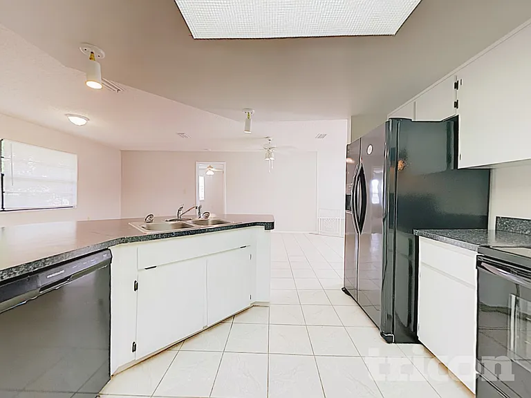 10457 Laval St — Photo 7