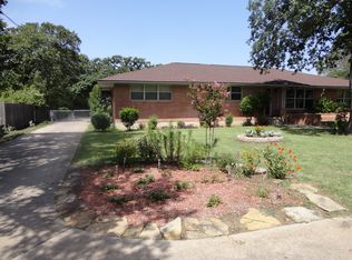 915 E Sherman Dr, Denton, TX 76209