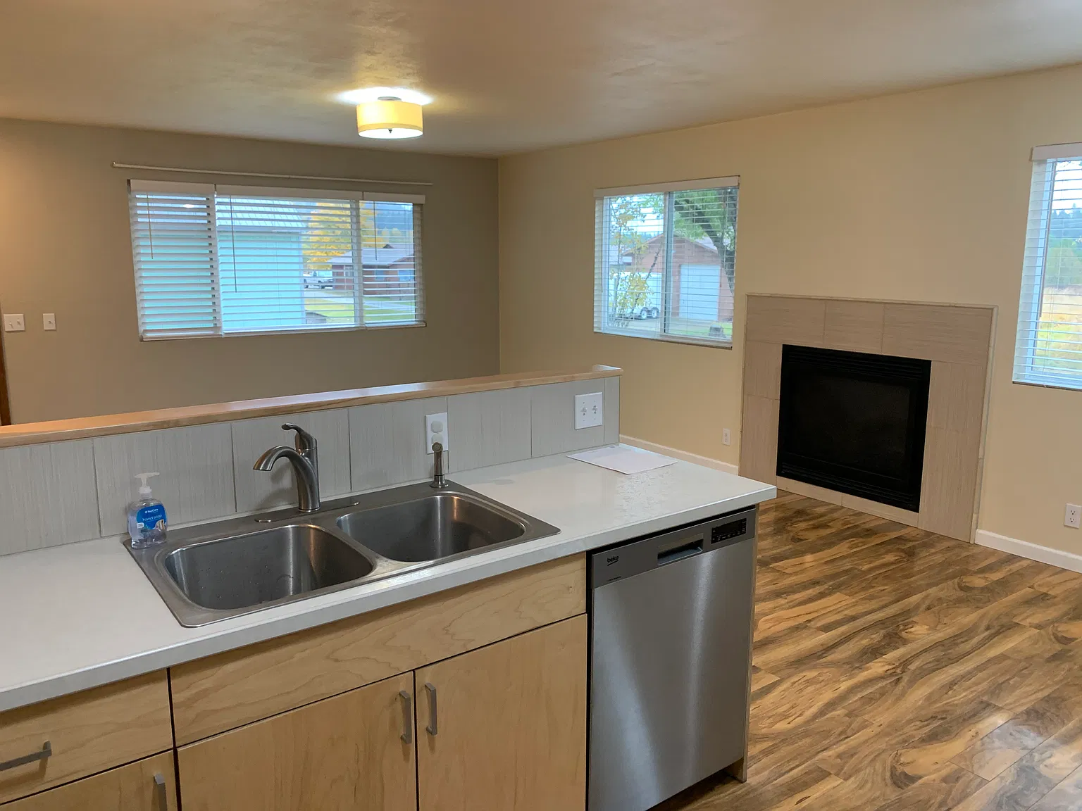 4 bed, 1430 sqft, $2,200 — Photo 3