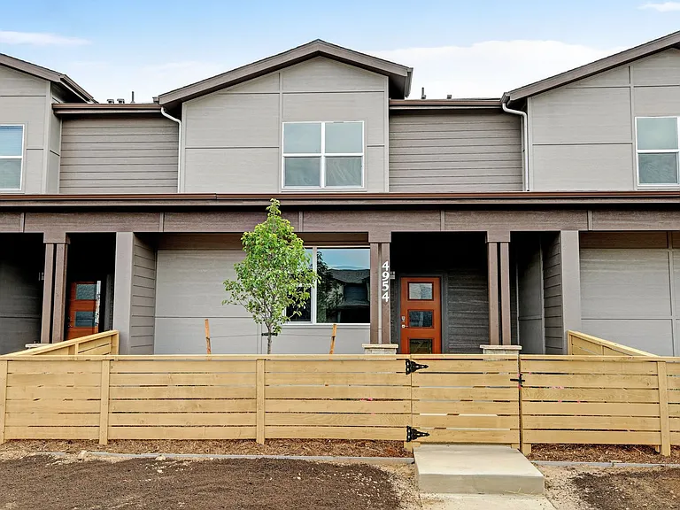 4954 Denys Dr — Photo 28