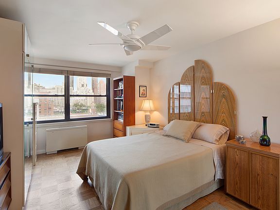 4th image of 225 E 57th St APT 11P