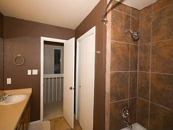 3rd image of 580 Greenway Ct APT B