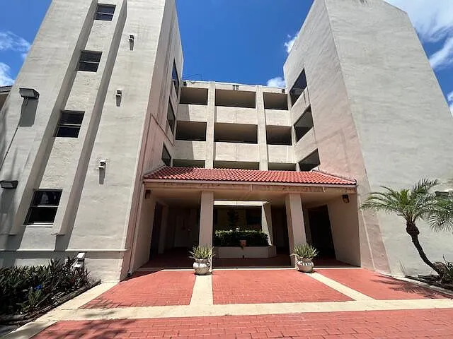 113 Lake Emerald Dr #209 — Photo 18