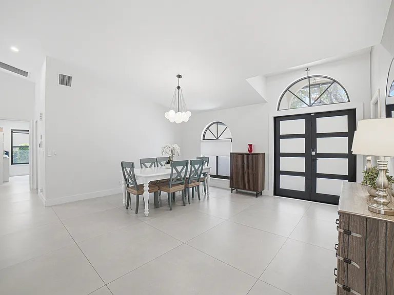 10027 NW 56th Ct — Photo 7